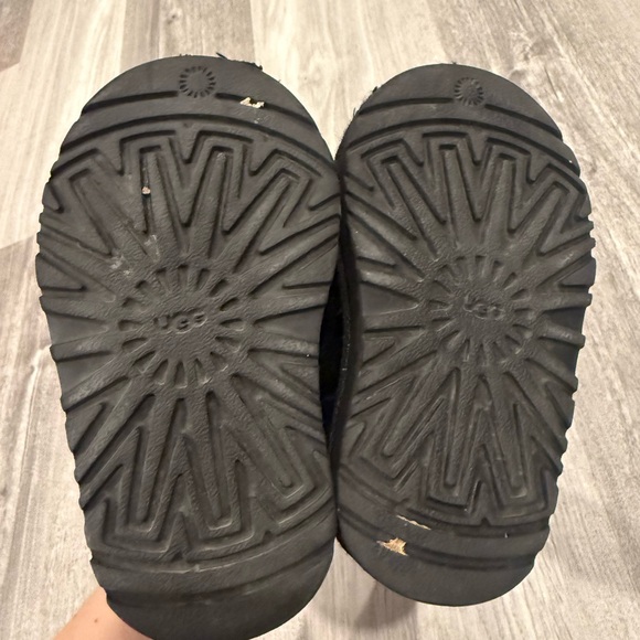 UGG Kids Classic Black Boots with snap closure - Picture 5 of 6